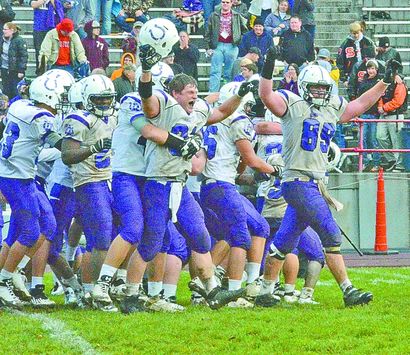 Martins Ferry players after defeating rival Bellaire in 2014. (Photo: greatamericanrivalry.com)